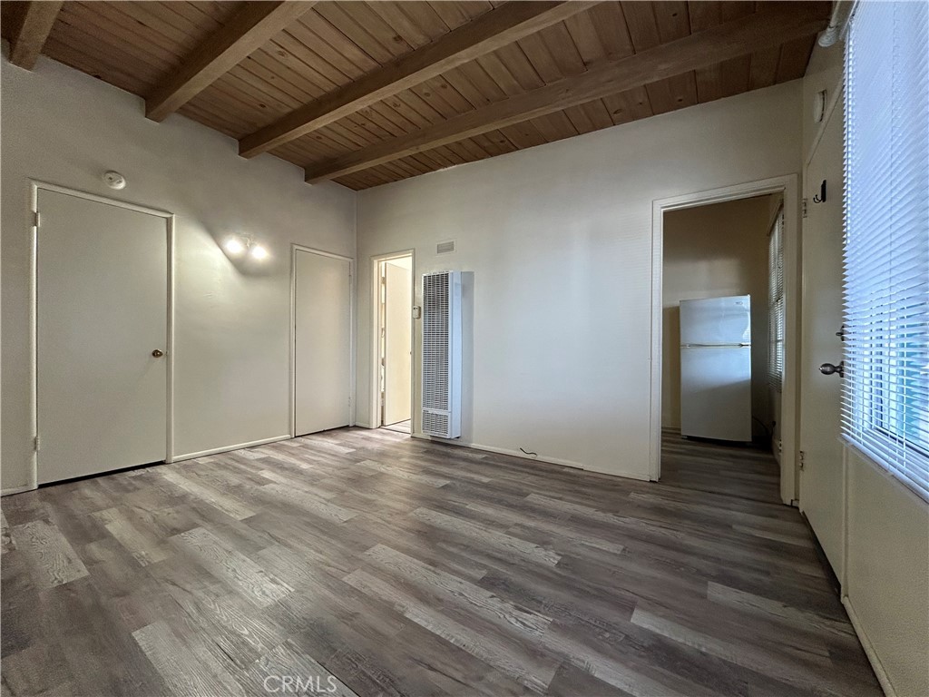 440 Atascadero Road, Unit 4 Morro Bay, CA 93442 - Photo 4 of 4 a view of an empty room with wooden floor and a window