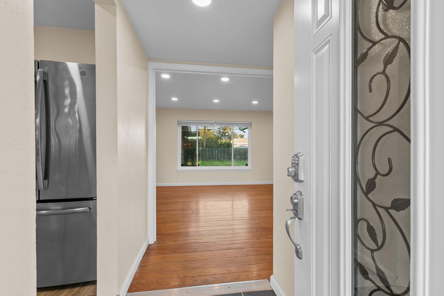 2121 Aaron Way Sacramento, CA 95822 - Photo 2 of 47 a view of entrance