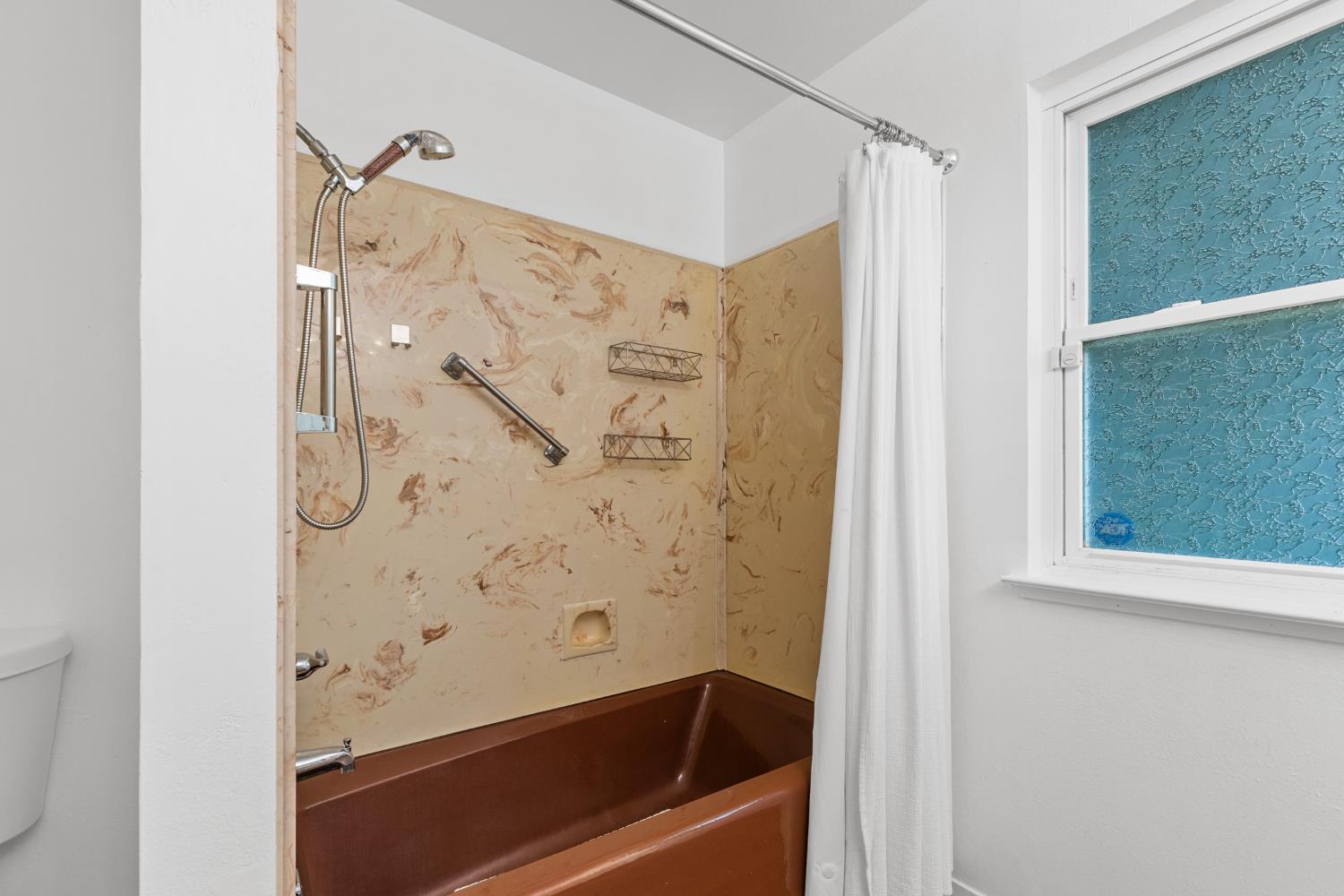 2121 Aaron Way Sacramento, CA 95822 - Photo 29 of 47 a bathroom with a bathtub and shower