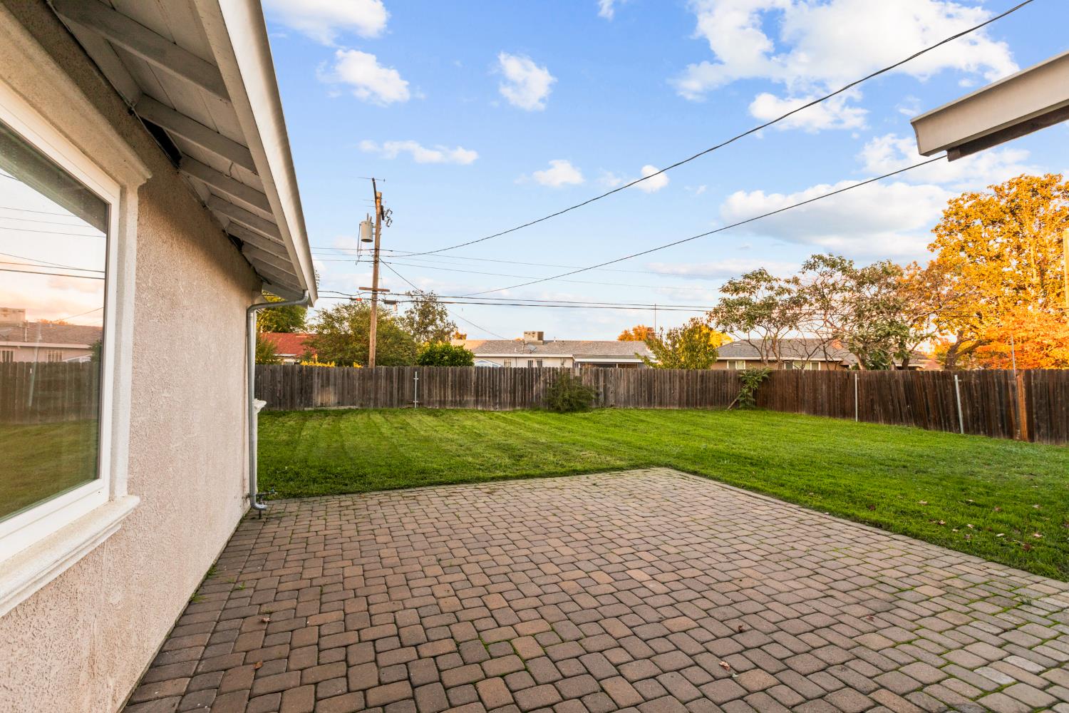 2121 Aaron Way Sacramento, CA 95822 - Photo 39 of 47 a view of a house with a big yard and large trees