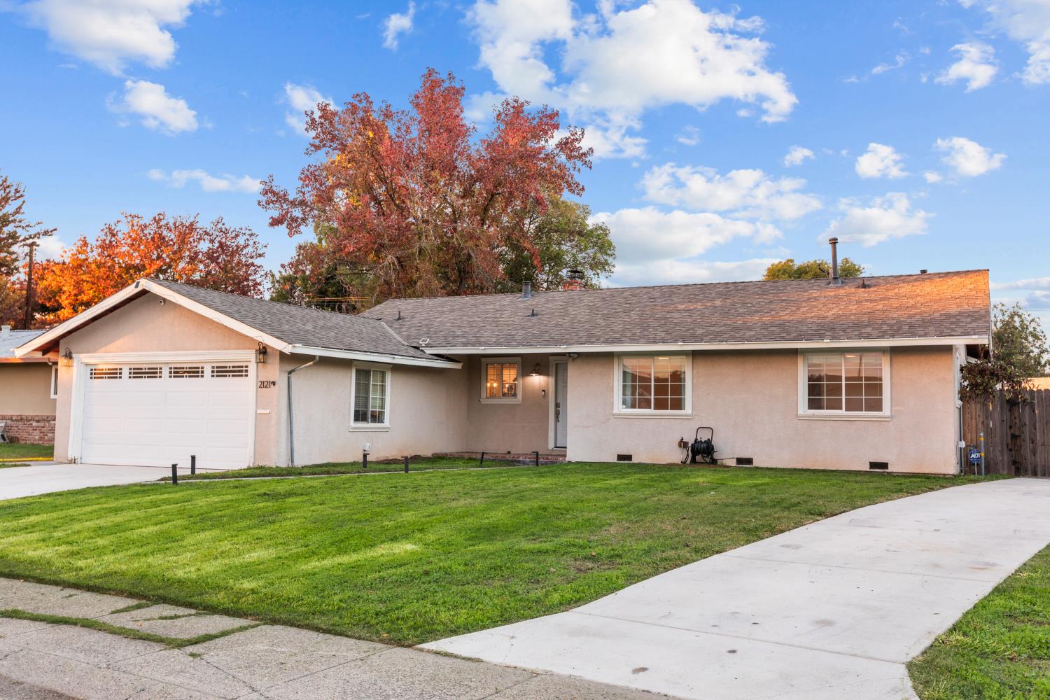 2121 Aaron Way Sacramento, CA 95822 - Photo 41 of 47 a front view of house with yard and green space