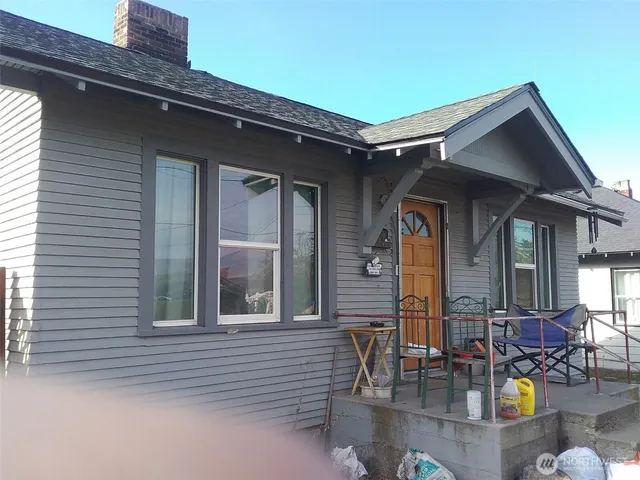 $325,000 | 912 Okanogan Avenue, Wenatchee, WA 98801