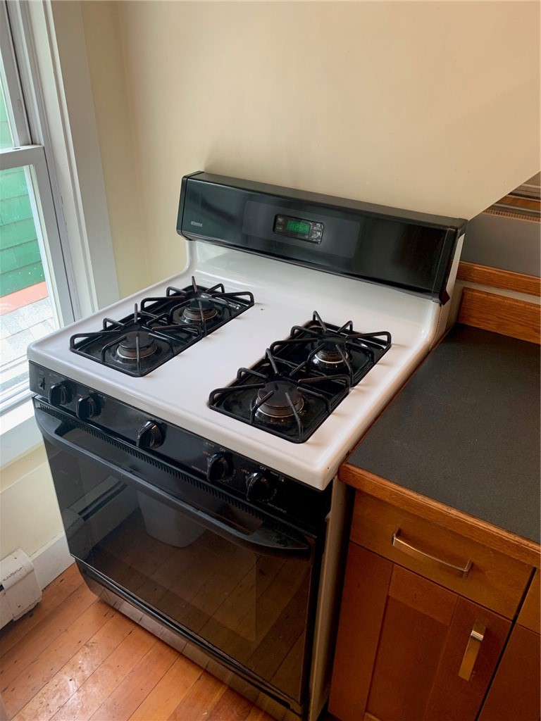 27 Young Street, Unit 2 Newport, RI 02840 - Photo 11 of 28