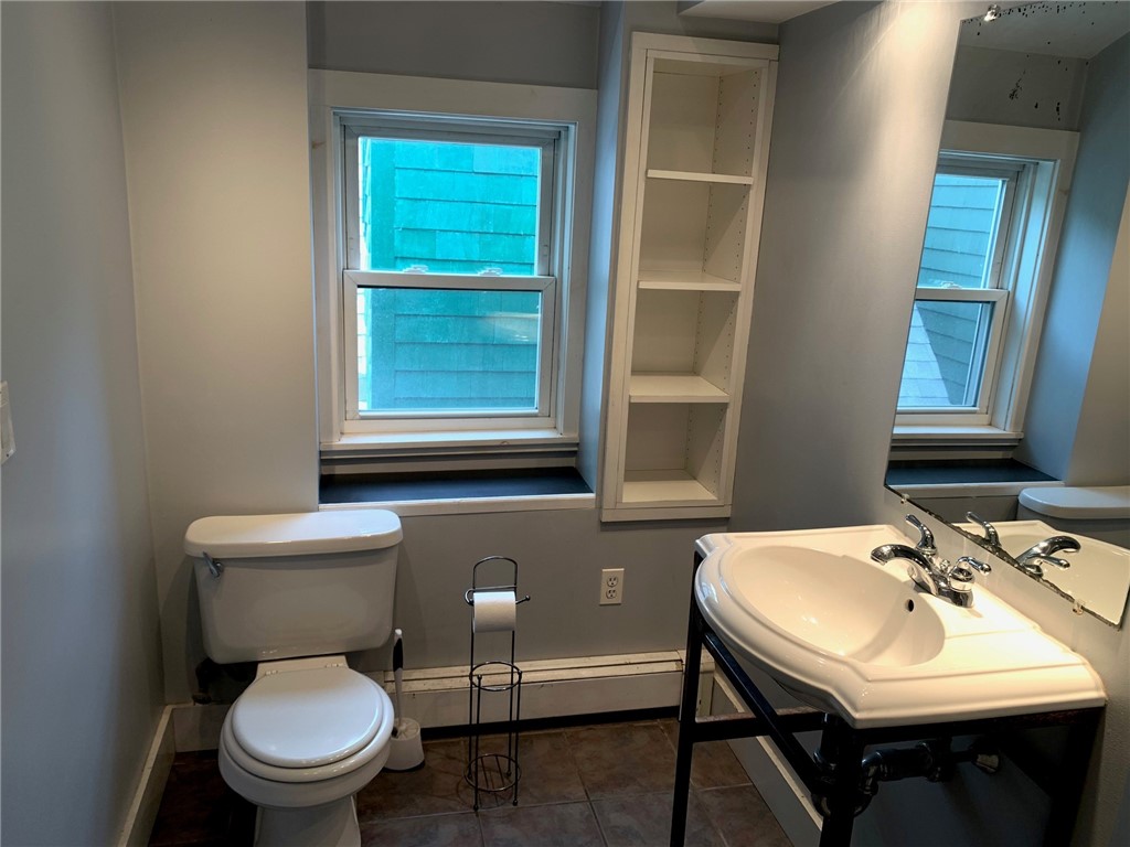 27 Young Street, Unit 2 Newport, RI 02840 - Photo 12 of 28