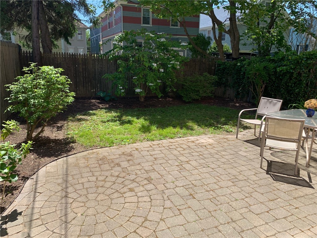 27 Young Street, Unit 2 Newport, RI 02840 - Photo 24 of 28