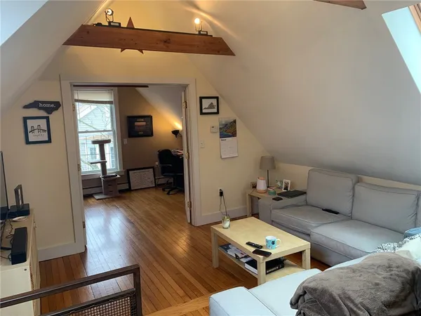 $3,200 | 27 Young Street, Unit 2, Newport, RI 02840