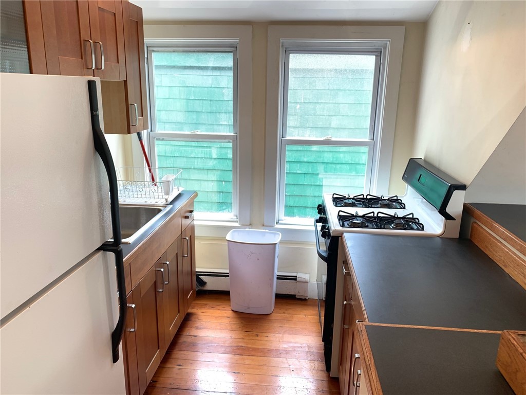 27 Young Street, Unit 2 Newport, RI 02840 - Photo 9 of 28