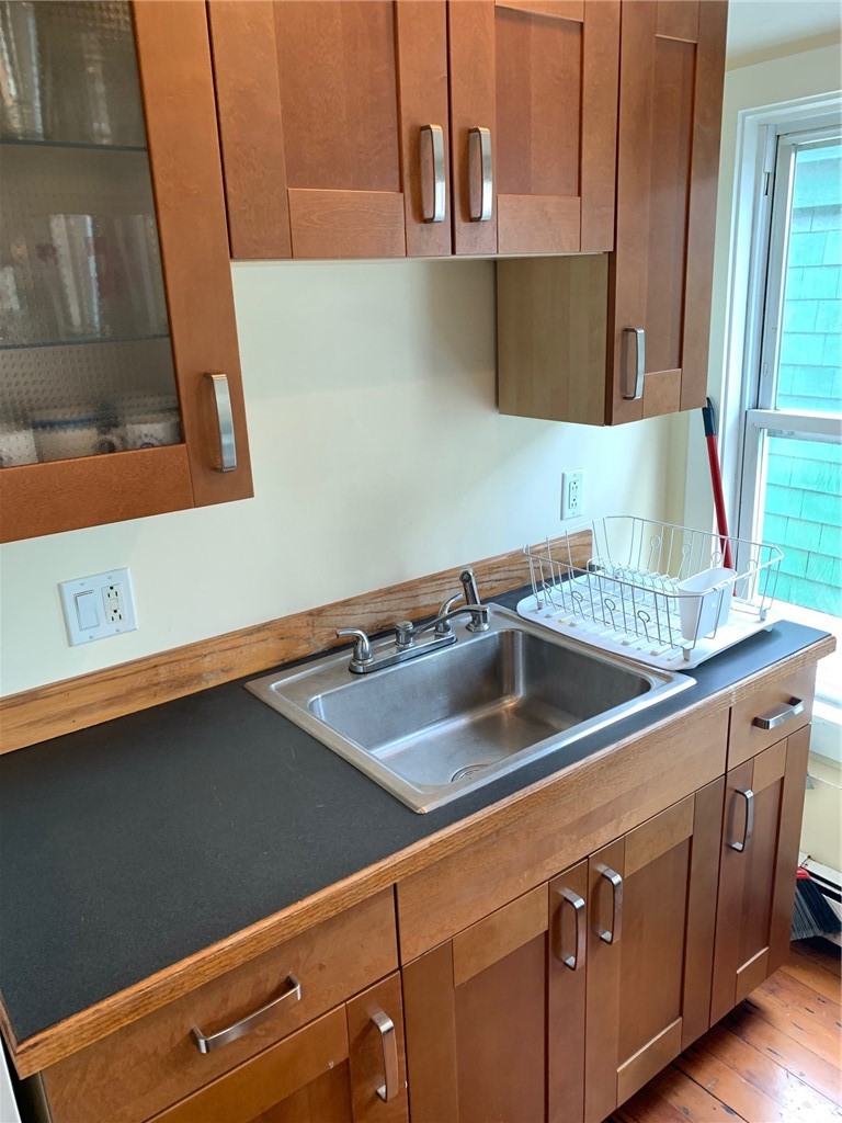 27 Young Street, Unit 2 Newport, RI 02840 - Photo 10 of 28