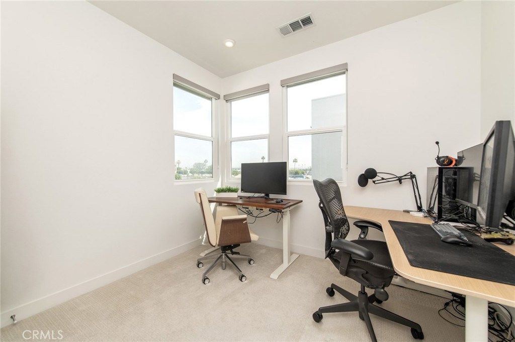 1515 West Bushell Street Anaheim, CA 92805 - Photo 13 of 22 a view of a workspace with a window