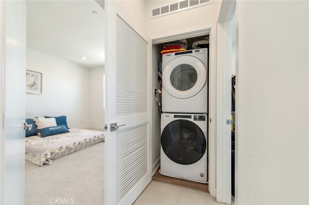 1515 West Bushell Street Anaheim, CA 92805 - Photo 16 of 22 a utility room with dryer and washer