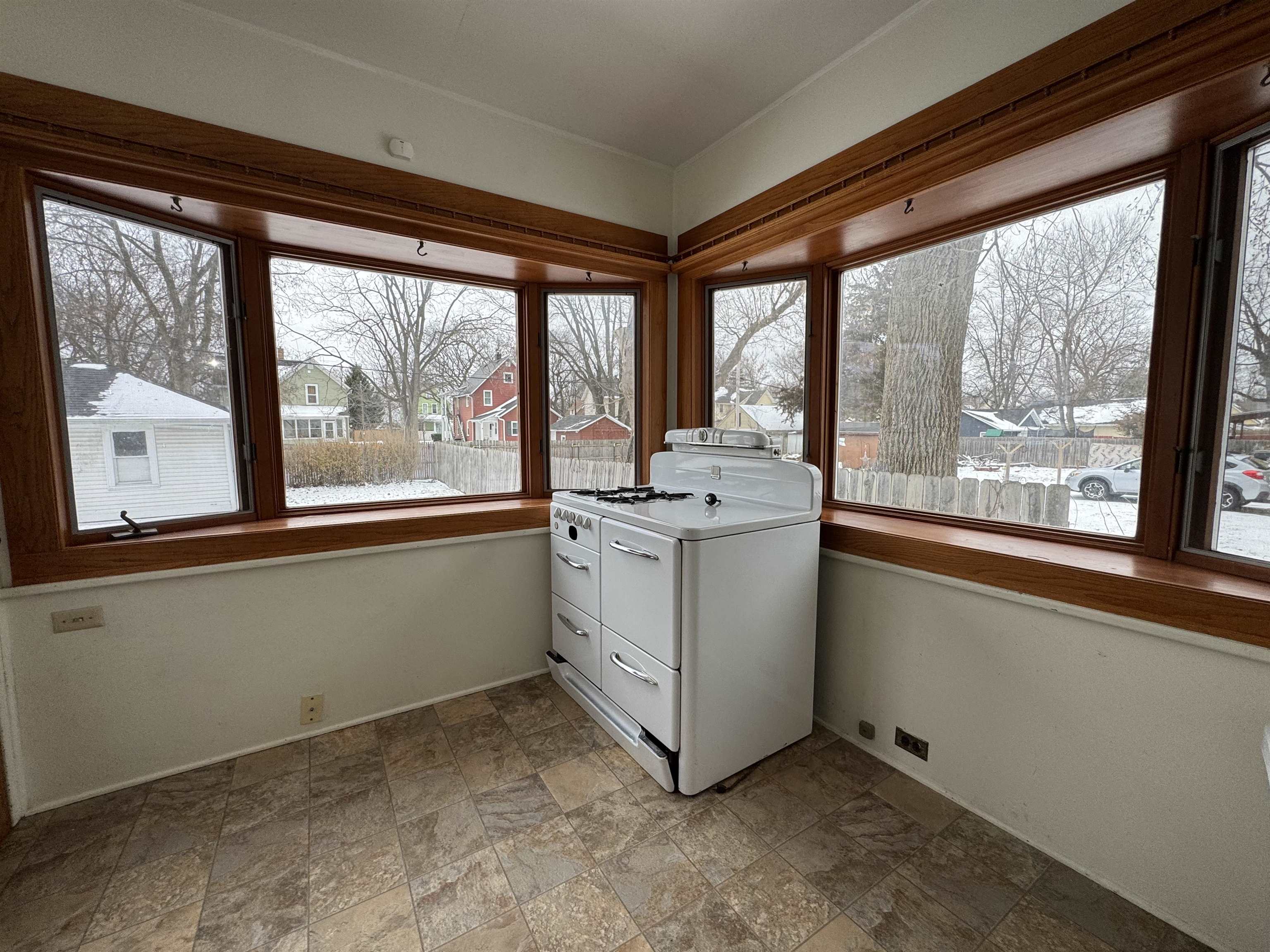 916 9th Street Beloit, WI 53511 - Photo 8 of 23