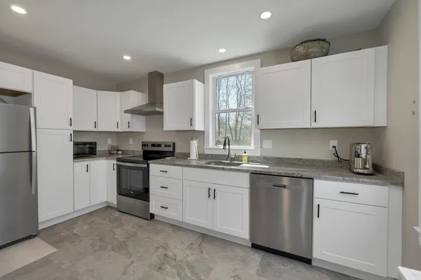 $3,700 | 16 Chestnut Street, Unit 16, Newburyport, MA 01950