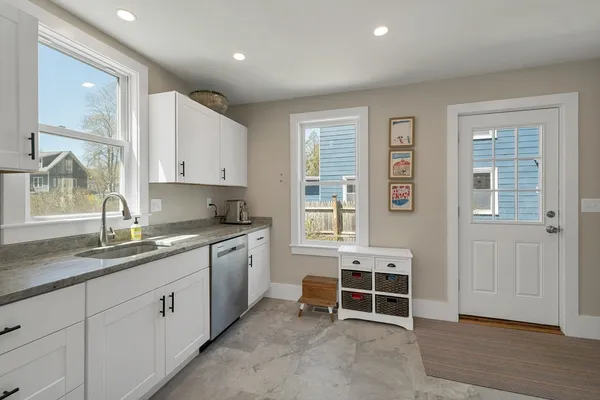 $3,700 | 16 Chestnut Street, Unit 16, Newburyport, MA 01950