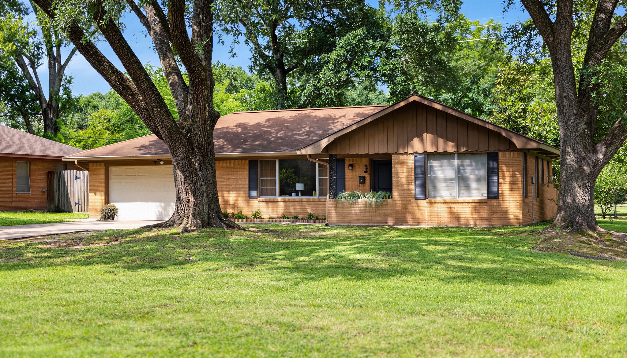 700 Barbara Street Tomball, TX 77375 - Photo 2 of 34
