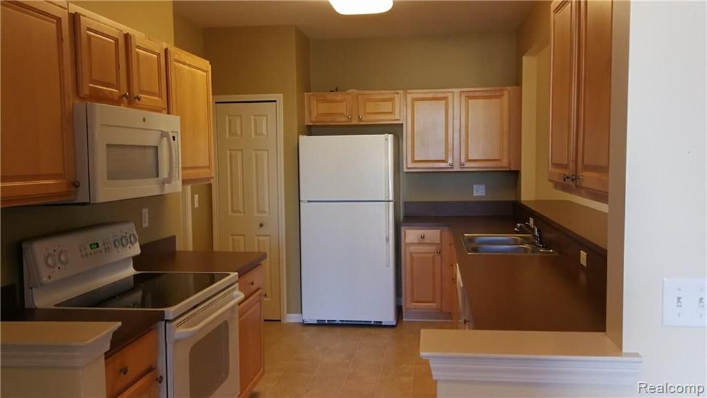 1843 Flagstone Circle, Unit 154 Rochester, MI 48307 - Photo 4 of 17