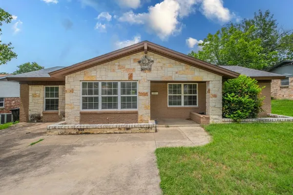 $1,900 | 7824 Davenport Avenue, Fort Worth, TX 76116