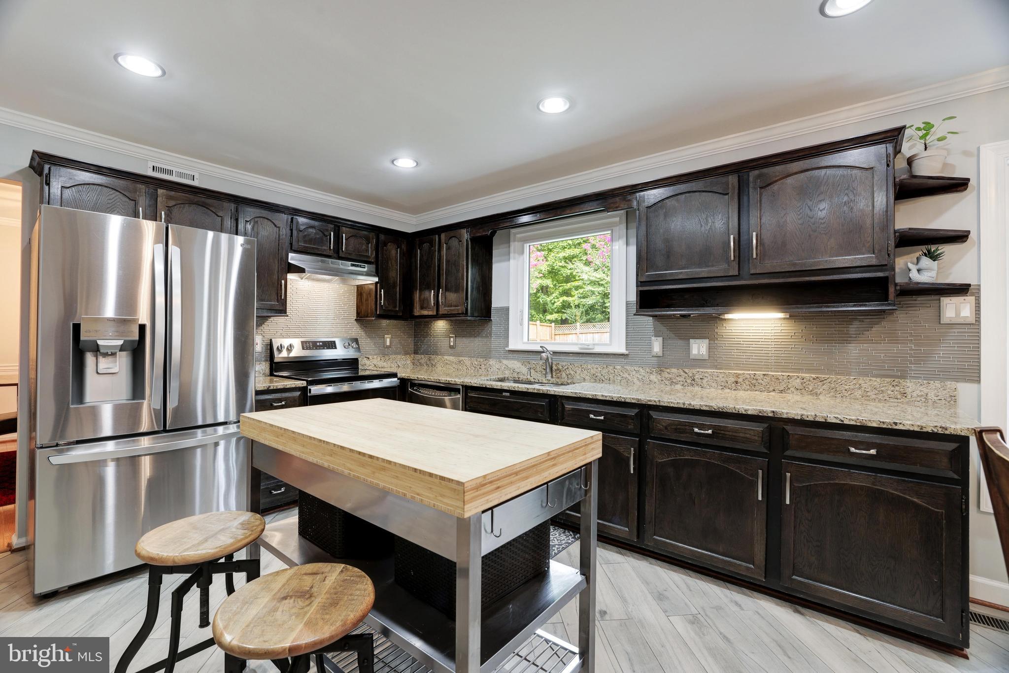 6920 Raspberry Plain Place Springfield, VA 22153 - Photo 12 of 54