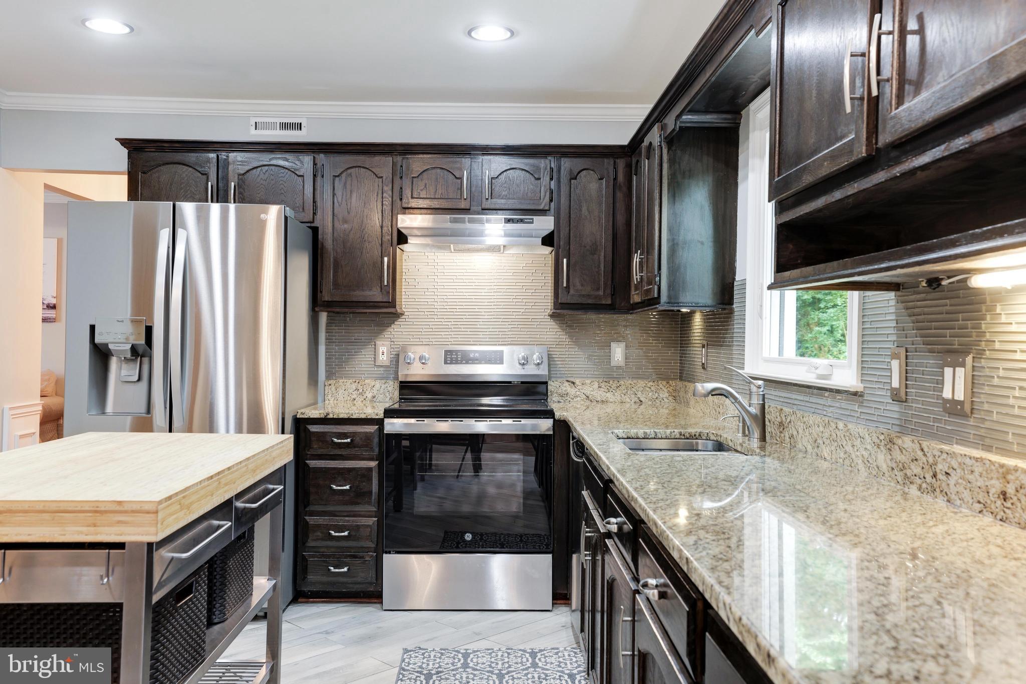 6920 Raspberry Plain Place Springfield, VA 22153 - Photo 8 of 54