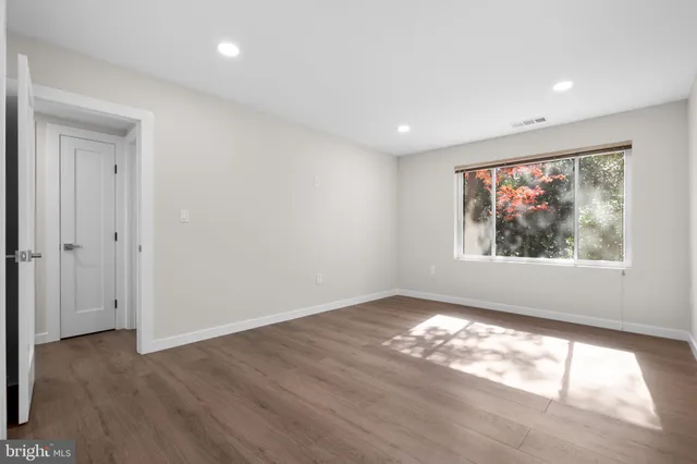 a view of empty room with window