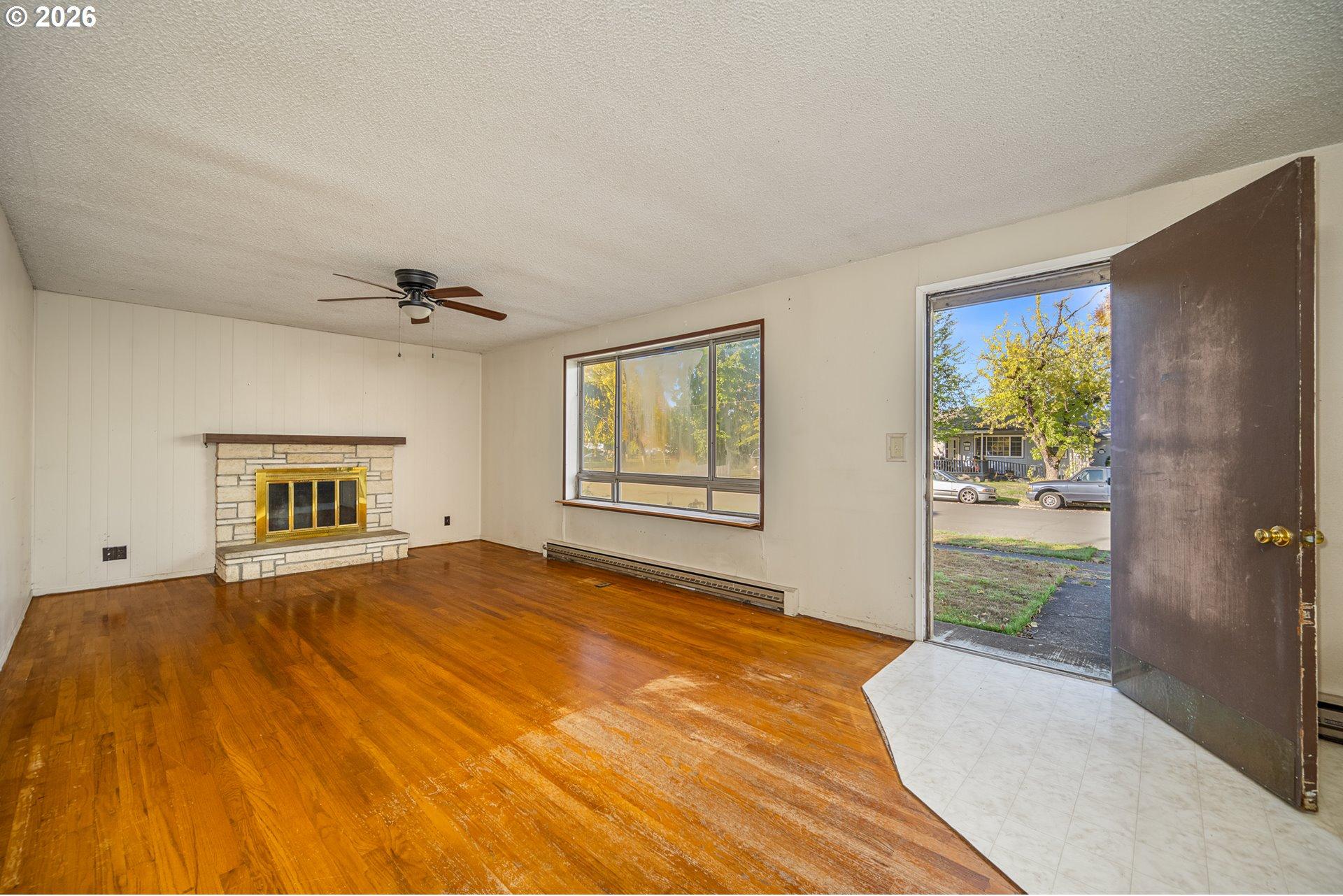 929 18th Street Springfield, OR 97477 - Photo 3 of 19 Gallery Image 3