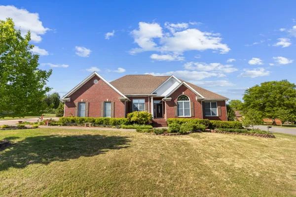 $370,000 | 204 Wellsbrook Circle, Fayetteville, TN 37334