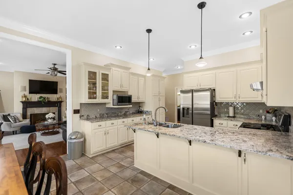 $370,000 | 204 Wellsbrook Circle, Fayetteville, TN 37334