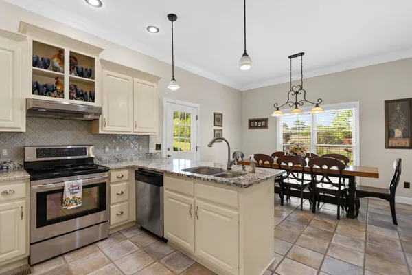 $370,000 | 204 Wellsbrook Circle, Fayetteville, TN 37334