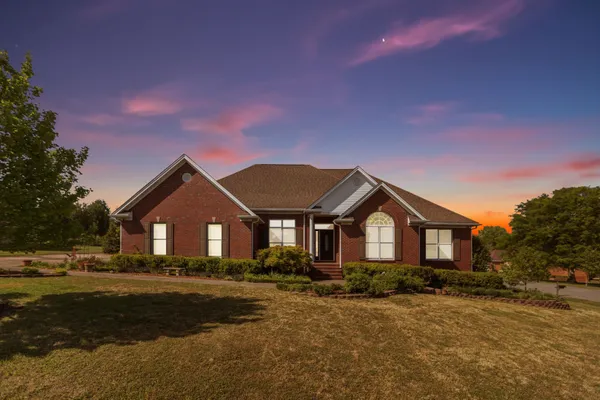 $370,000 | 204 Wellsbrook Circle, Fayetteville, TN 37334