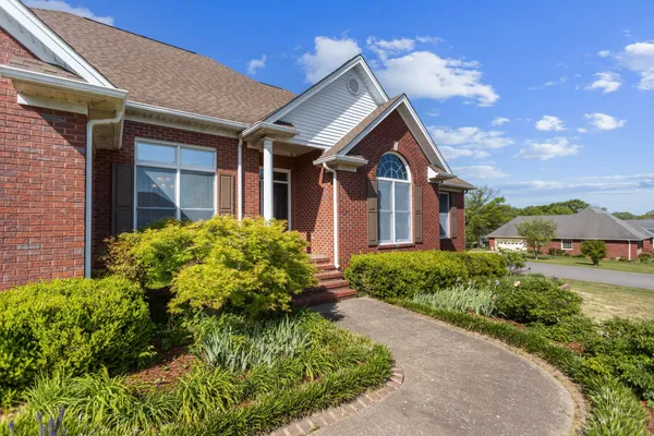 $370,000 | 204 Wellsbrook Circle, Fayetteville, TN 37334