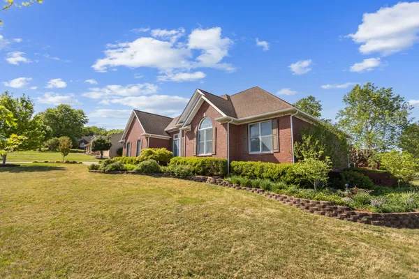 $370,000 | 204 Wellsbrook Circle, Fayetteville, TN 37334