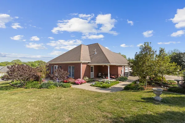 $370,000 | 204 Wellsbrook Circle, Fayetteville, TN 37334