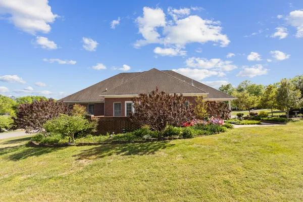 $370,000 | 204 Wellsbrook Circle, Fayetteville, TN 37334