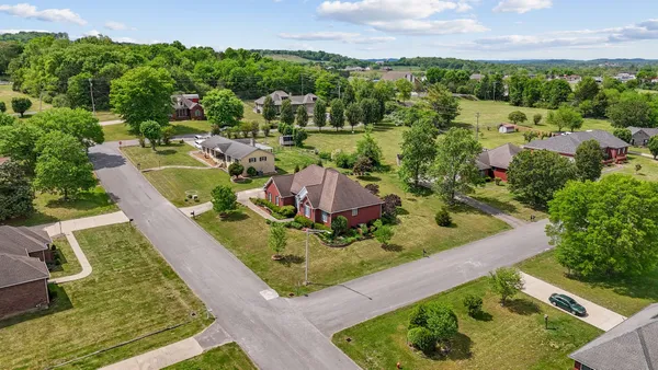 $370,000 | 204 Wellsbrook Circle, Fayetteville, TN 37334