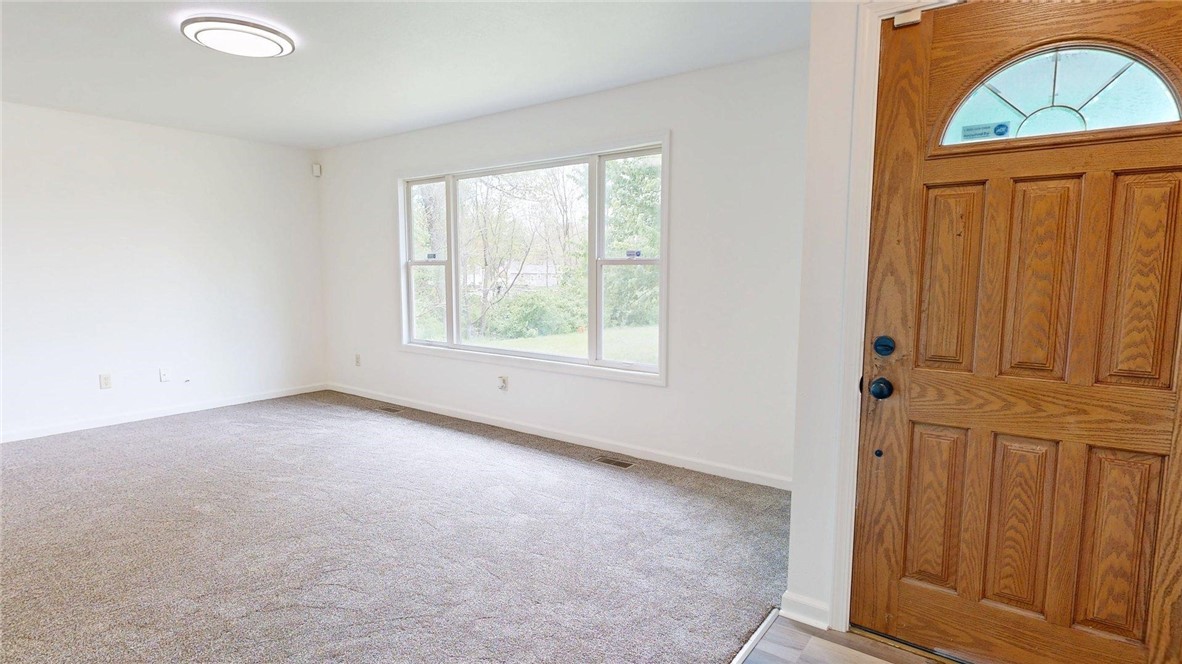 630 East Sheridan Circle Decatur, IL 62521 - Photo 3 of 21