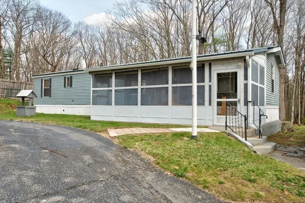 $200,000 | 137 Central Street, Ashburnham, MA 01430