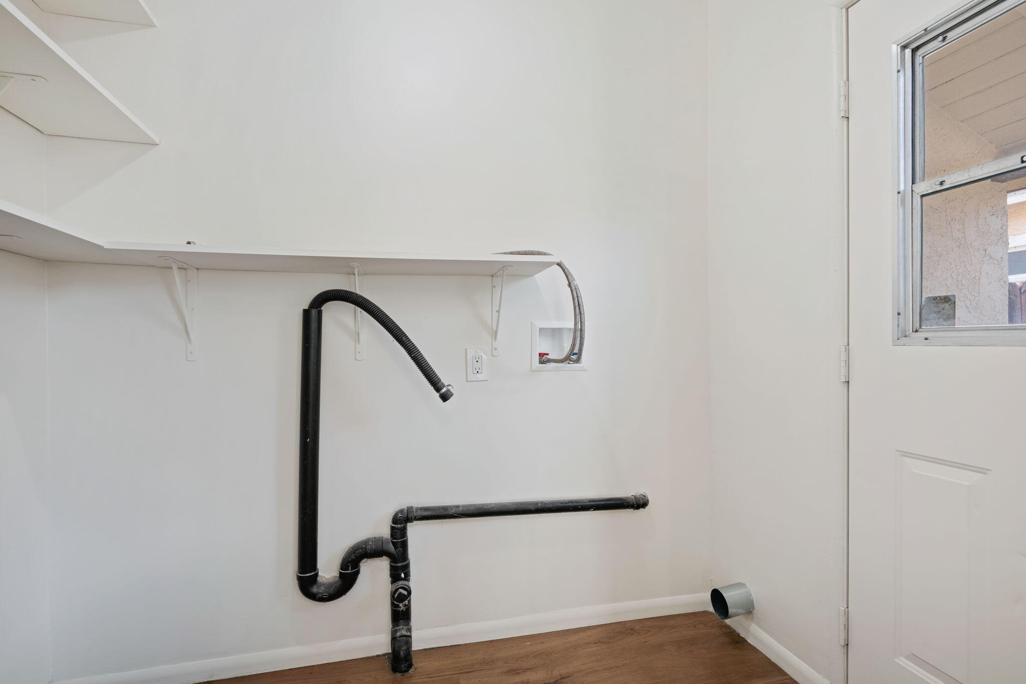 325 North J Street Oxnard, CA 93030 - Photo 12 of 25 a bathroom with a shower