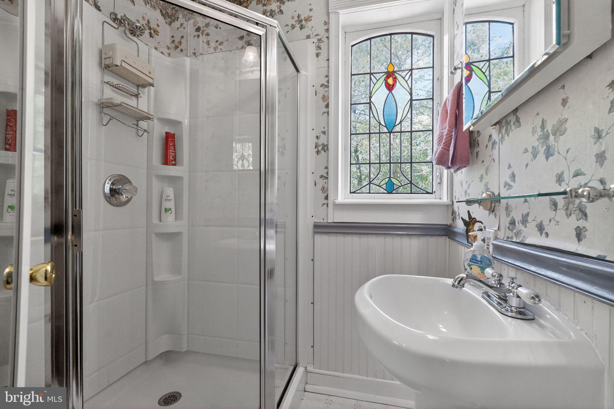 12000 Bethesda Church Road Damascus, MD 20872 - Photo 27 of 59 Ensuite bath with stain glass window