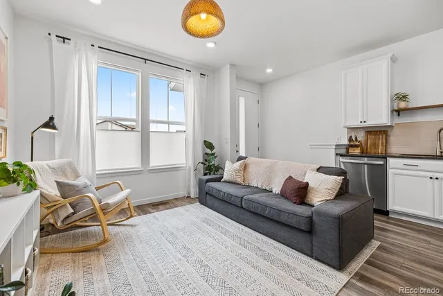 $439,900 | 2044 South Upham Street, Lakewood, CO 80227