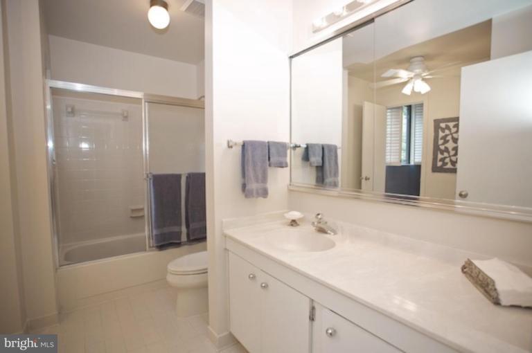 11607 Clubhouse Court Reston, VA 20190 - Photo 16 of 19 Bath #1