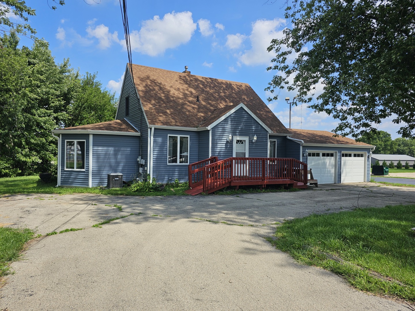 2608 Woodlawn Road Sterling, IL 61081 - Photo 1 of 13