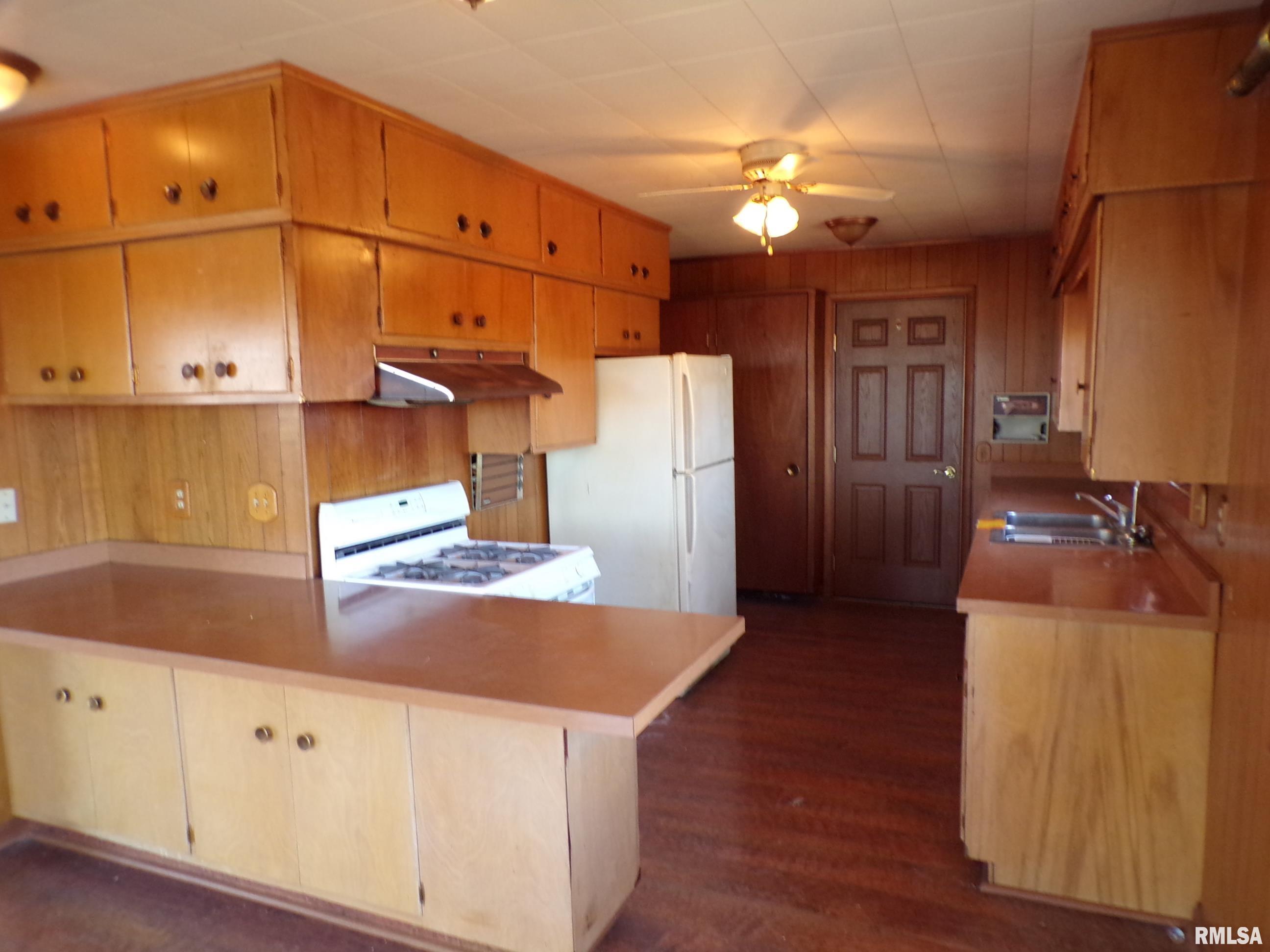 7 Forestview Drive Coal Valley, IL 61240 - Photo 3 of 14