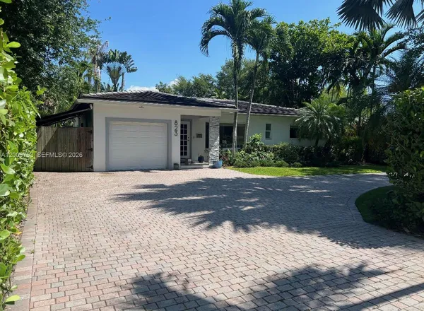 $1,100,000 | 823 Northeast 107th Street, Biscayne Park, FL 33161