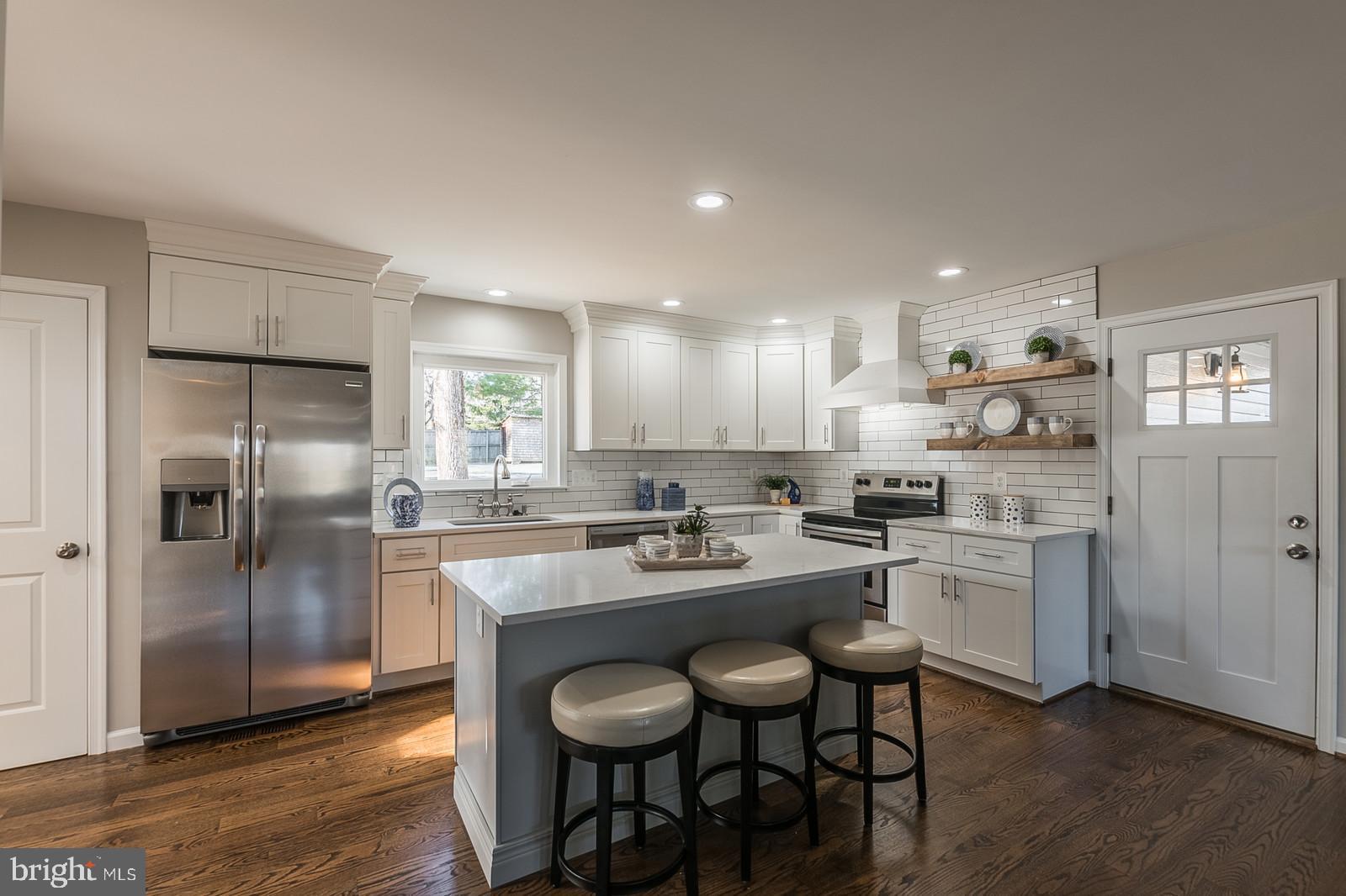 1072 Utterback Store Road Great Falls, VA 22066 - Photo 3 of 30