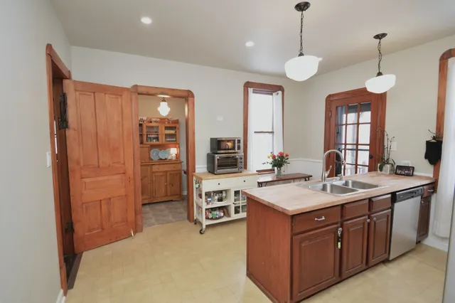 $2,800 | 2626 Union Street, Blue Island, IL 60406