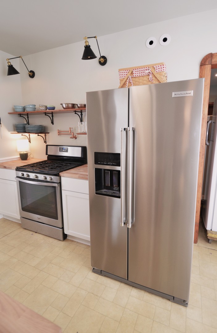 2626 Union Street Blue Island, IL 60406 - Photo 16 of 32 a kitchen with stainless steel appliances a refrigerator and a stove