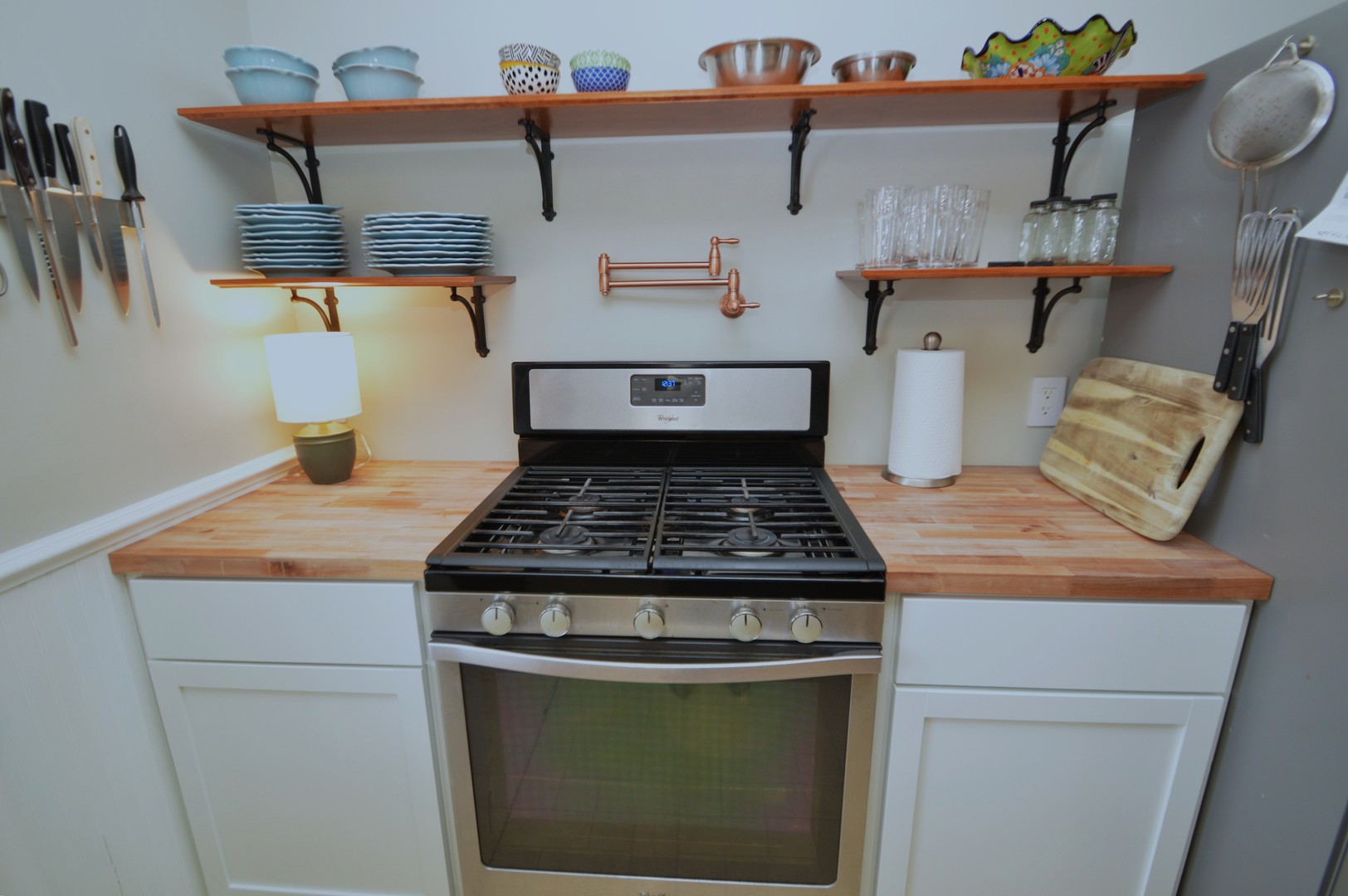 2626 Union Street Blue Island, IL 60406 - Photo 17 of 32 a stove top oven sitting inside of a kitchen