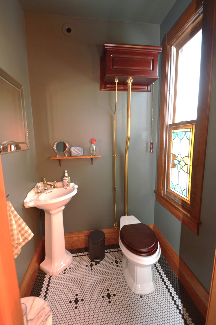 2626 Union Street Blue Island, IL 60406 - Photo 21 of 32 a bathroom with a sink toilet and a mirror