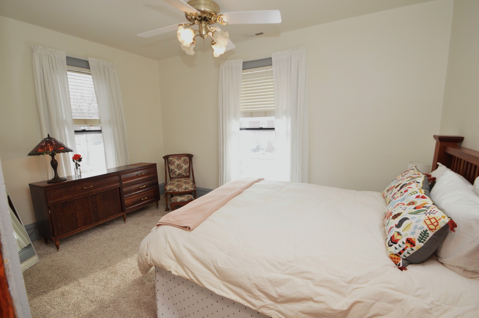 2626 Union Street Blue Island, IL 60406 - Photo 25 of 32 a bedroom with a bed and a chandelier