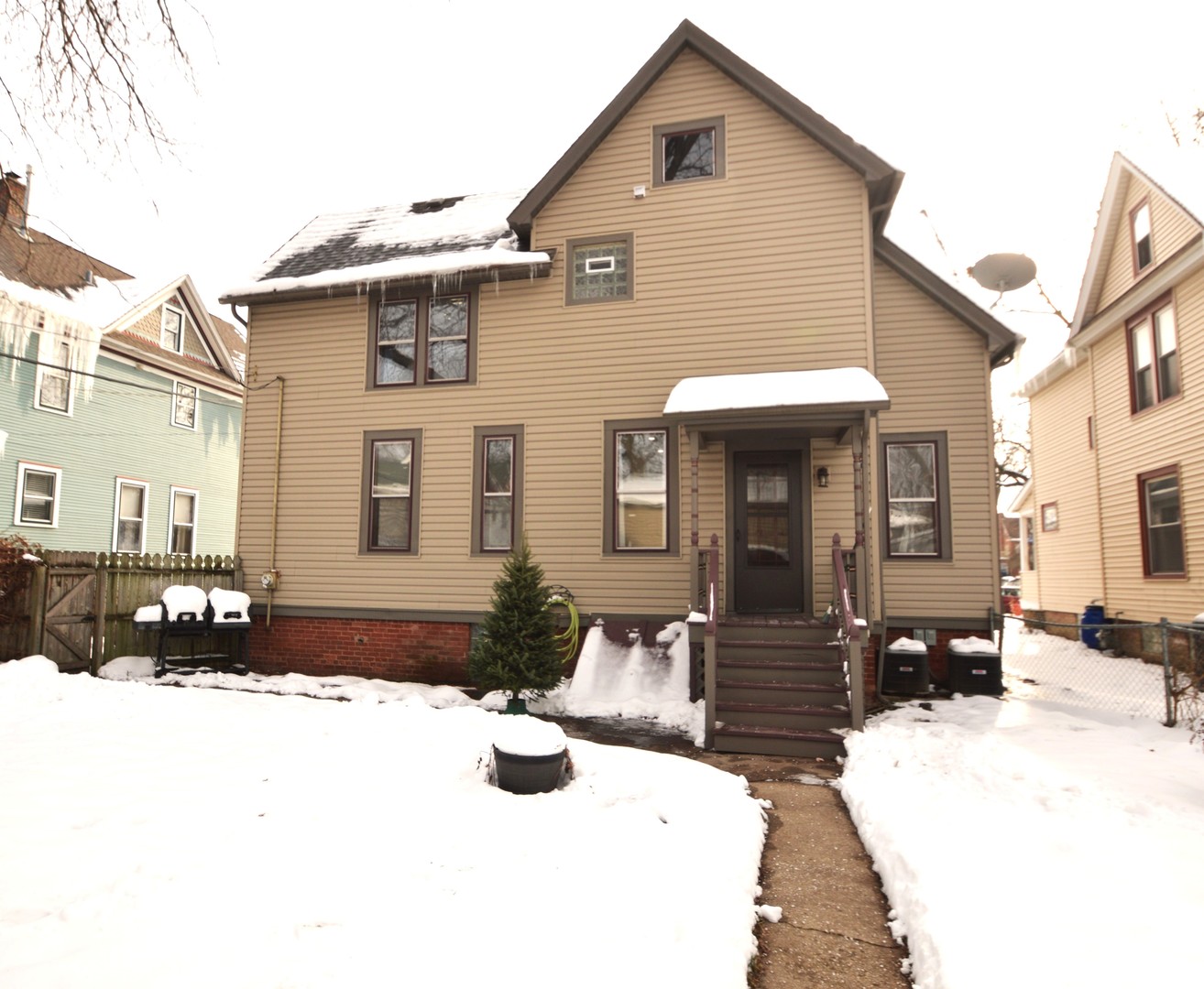 2626 Union Street Blue Island, IL 60406 - Photo 32 of 32 a view of a house with a patio