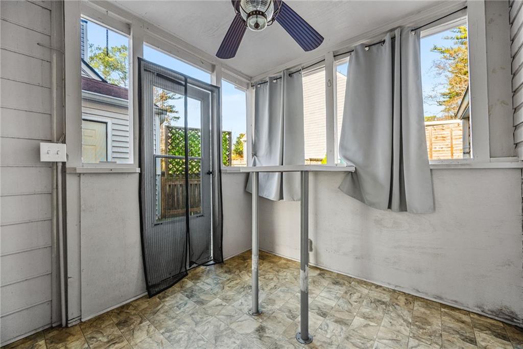 805 Manning Way Southwest Marietta, GA 30064 - Photo 11 of 35 a view of entryway